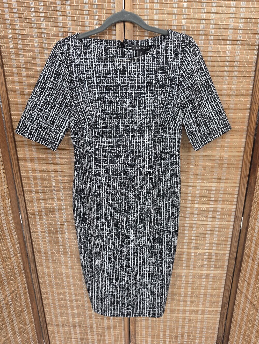 A Pea In The Pod Black & White Textured Sheath Dress Size Medium